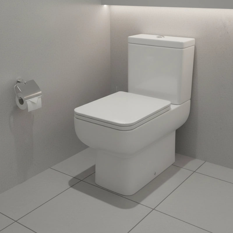 un abattant wc carré blanc dans une toilettes 