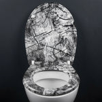 Toilettes avec un abattant WC ouvert de  forme O et gris avec motif bois 