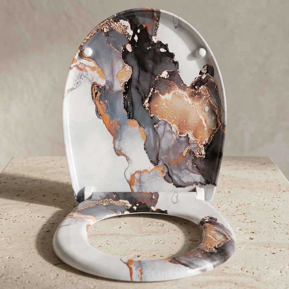 Un couvercle de WC en forme O ouvert  avec un motif de marbre 