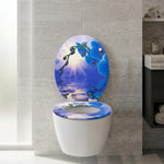 Une cuvette suspendue avec nn abattant WC bleu forme O au motif orchidée bleu avec charnières en acier inoxydables 